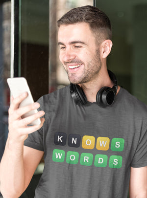 Knows Words Wordle - T-Shirt